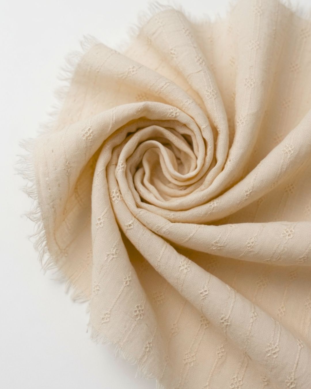 Rollo Bordado Suizo 100% Algodón | 145 cm | 100g | 50 mts | D9612