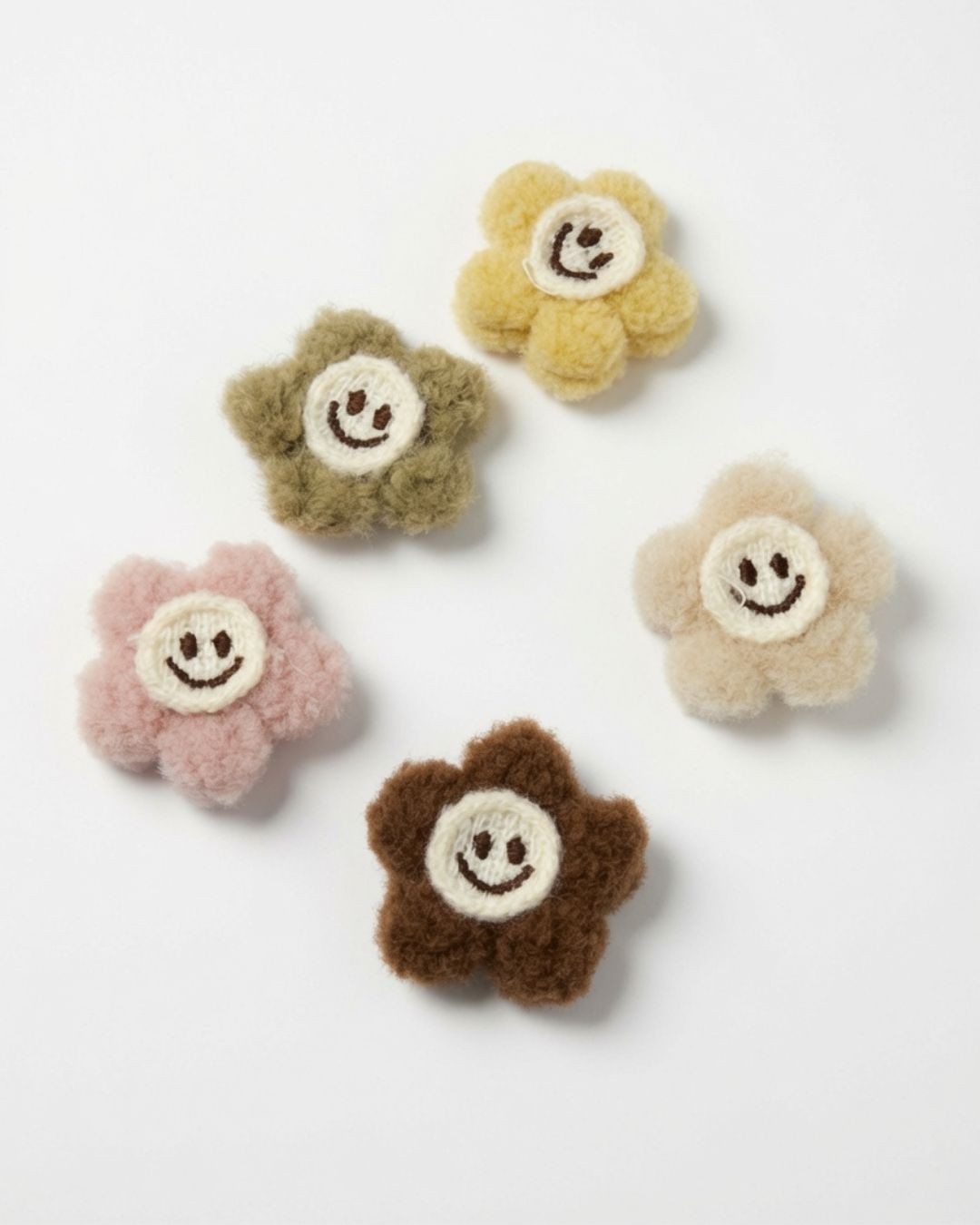 Aplique Flor Pelo Suave con Carita Feliz | 5 Colores